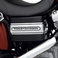 embellecedor-tapa-bateria-logo-harley-davidson-dyna-06-up